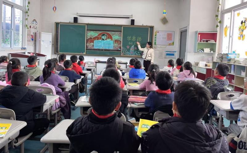 二3班 学雷锋班会照片 (2).jpg