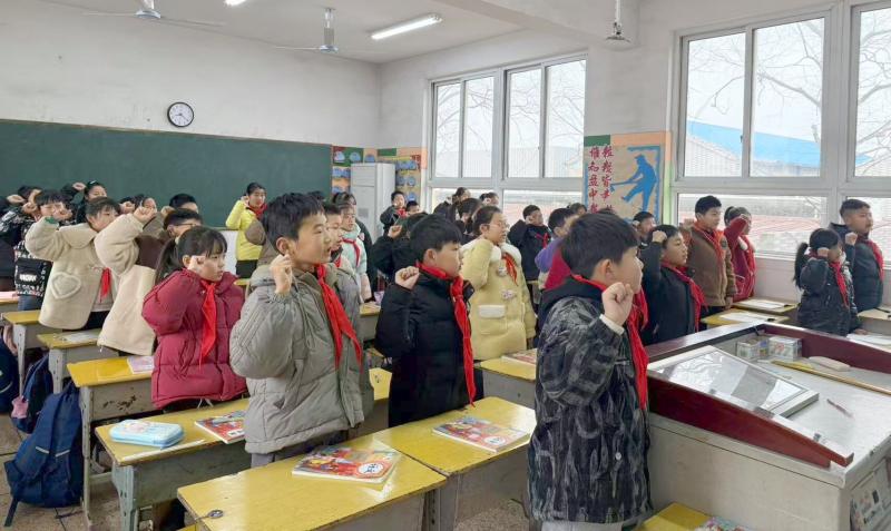 四2班 法治教育晨会课 (1).jpg