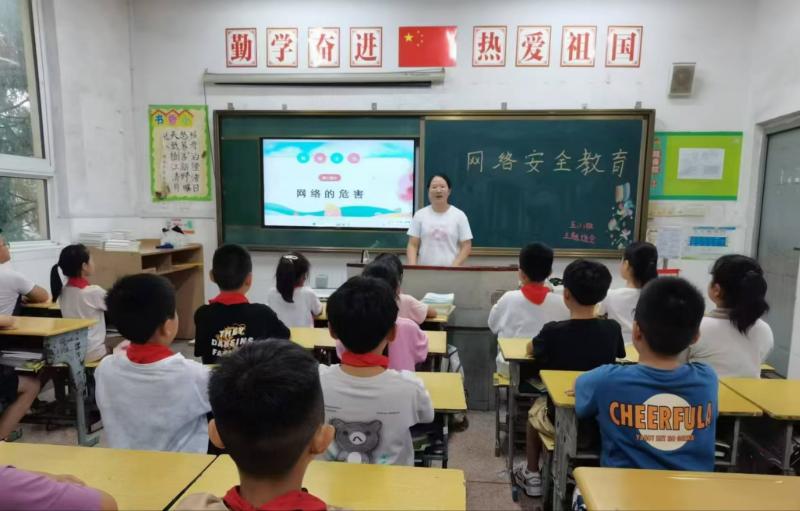 五1班 9月12日第1周网络安全班会课 (3).jpg